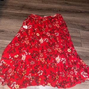 Shyanne Women’s red floral wrap skirt NEW WITH TAGS size medium.